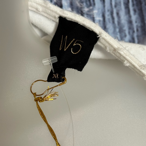 W5 White Cap Sleeve Top With Swiss Dot Material Gathers on the Side Women's XL - Picture 4 of 5